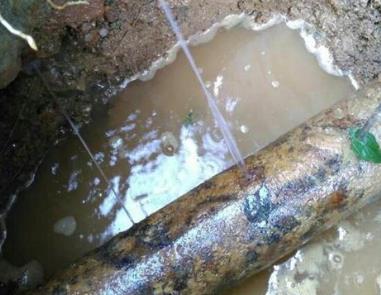 松溪楼顶渗水维修公司分享下地暖漏水的原因及检测方法。